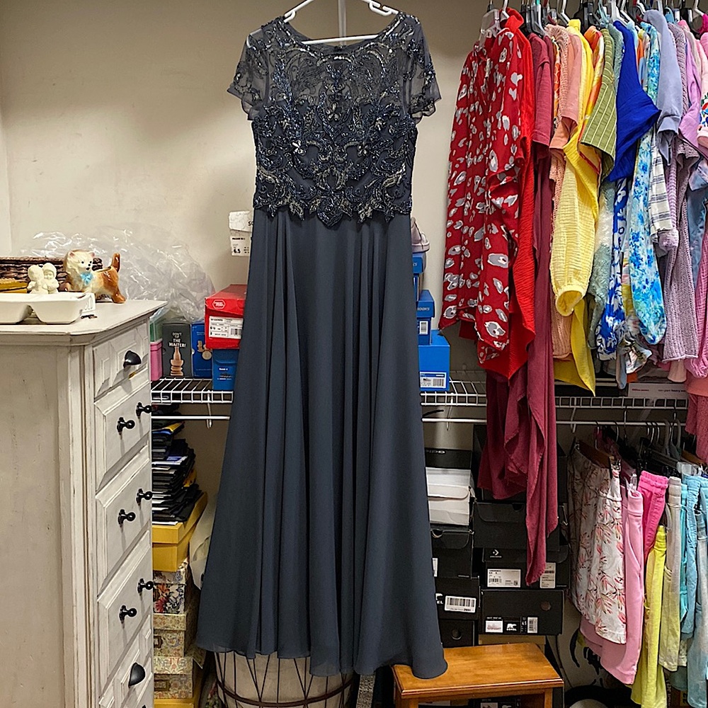 Gorgeous charcoal mother of the groom dress!